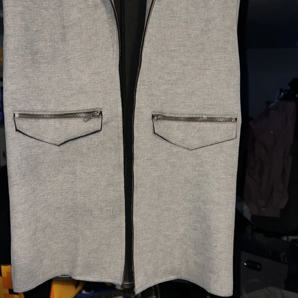 Nearly new, worn once. Woman’s TopShop long grey vest. US size 2. - Picture 3 of 5
